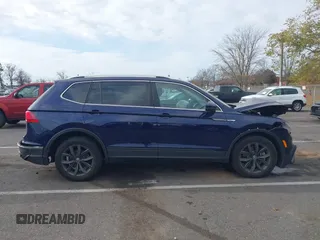 2023 Volkswagen Tiguan SE z VIN 3VVMB7AX3PM006867, wystawiony jako IAAI lot #40793976 z przebiegiem 29 648 mil mil oraz . Historia ofert i sprzedaży dostępna na DreamBid. Obrazek 13.