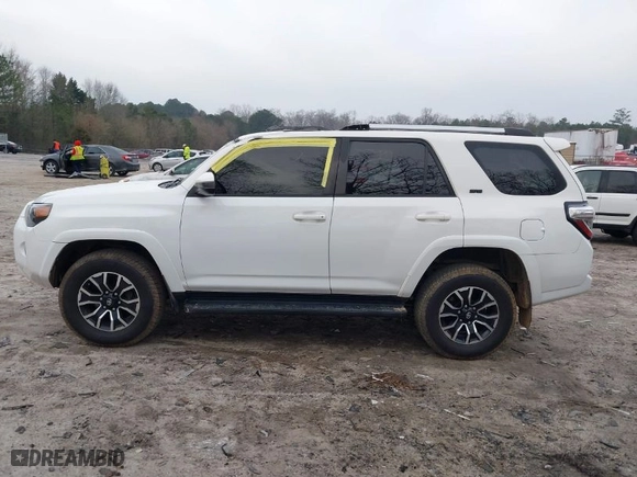 2019 Toyota 4Runner SR5 with VIN JTEBU5JR4K5679277, listed as a IAAI auction lot 41793373 with 103,737 mi miles. Bid and sale history available at carsss.com. Image 14.