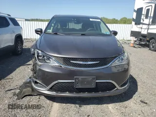 2018 Chrysler Pacifica Touring Plus z VIN 2C4RC1FG4JR117046, wystawiony jako Copart lot #56523015 z przebiegiem 42 675 mil mil oraz Szkoda całkowita • Salvage title. Historia ofert i sprzedaży dostępna na DreamBid. Obrazek 5.