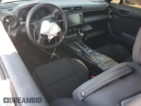 2023 Toyota 86 z VIN JF1ZNBB13P9750286, wystawiony jako Copart lot #57180095 z przebiegiem 11 630 mil mil oraz Szkoda całkowita • Salvage title. Historia ofert i sprzedaży dostępna na DreamBid. Obrazek 8.