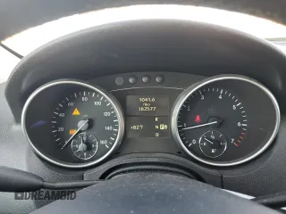 2010 Mercedes-Benz M 350 z VIN 4JGBB8GB5AA562637, wystawiony jako Copart lot #59160815 z przebiegiem 182 577 mil mil oraz Czysty tytuł • Clean title. Historia ofert i sprzedaży dostępna na DreamBid. Obrazek 9.