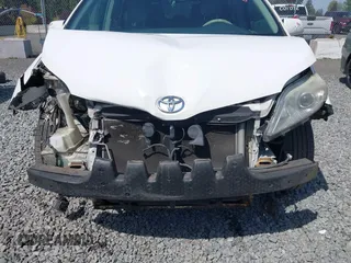 2013 Toyota Sienna XLE AAS with VIN 5TDYK3DC9DS292737, listed as a IAAI auction lot 42160582 with 200,321 mi miles and . Bid and sale history available at DreamBid. Image 6.