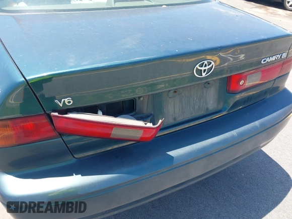 1998 Toyota Camry LE z VIN 4T1BF22K1WU927328, wystawiony jako IAAI lot #42534974 z przebiegiem 74 368 mil mil oraz . Historia ofert i sprzedaży dostępna na DreamBid. Obrazek 6.