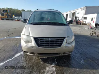 2005 Chrysler Town & Country Touring with VIN 2C4GP54L15R131849, listed as a IAAI auction lot 41933389 with 276,344 mi miles. Bid and sale history available at carsss.com. Image 12.