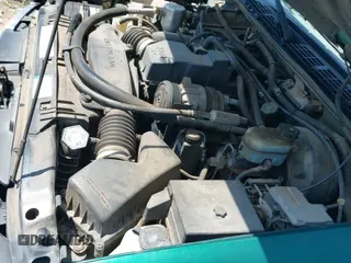 2000 Chevrolet S-10 LS Xtreme z VIN 1GCCS1959YK256021, wystawiony jako IAAI lot #42691373 z przebiegiem 86 630 mil mil oraz . Historia ofert i sprzedaży dostępna na DreamBid. Obrazek 19.