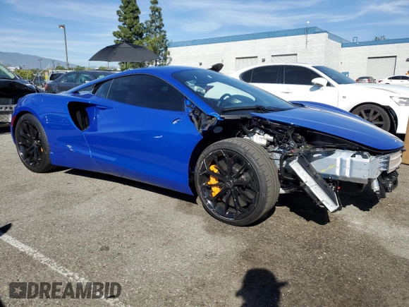 2023 McLaren Artura z VIN SBM16AEA9PW001592, wystawiony jako Copart lot #50613595 z przebiegiem 2956 mil mil oraz Szkody całkowita. Historia ofert i sprzedaży dostępna na DreamBid. Obrazek 4.