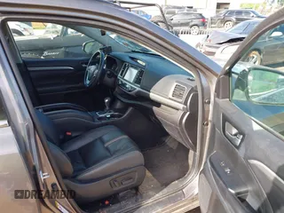 2018 Toyota Highlander SE with VIN 5TDKZRFH4JS548677, listed as a IAAI auction lot 42171321 with 94,205 mi miles and . Bid and sale history available at DreamBid. Image 5.