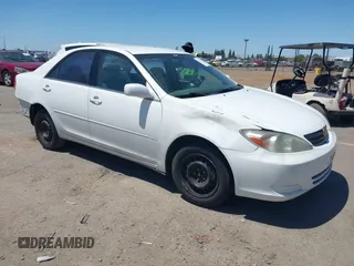 2002 Toyota Camry LE z VIN 4T1BE32K82U038819, wystawiony jako IAAI lot #42301111 z przebiegiem 189 166 mil mil oraz . Historia ofert i sprzedaży dostępna na DreamBid. Obrazek 1.
