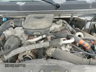 2013 Chevrolet Silverado 2500HD Work Truck z VIN 1GC1KVC85DF201179, wystawiony jako IAAI lot #42210565 z przebiegiem 236 384 mil mil oraz . Historia ofert i sprzedaży dostępna na DreamBid. Obrazek 19.