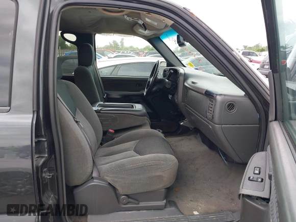2003 Chevrolet Avalanche with VIN 3GNEK13TX3G311583, listed as a IAAI auction lot 42032187 with 301,008 mi miles. Bid and sale history available at carsss.com. Image 5.
