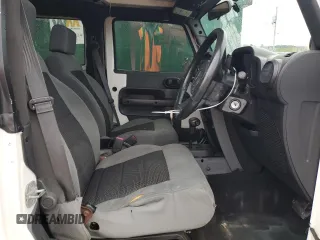 2008 Jeep Wrangler X z VIN 1J4FZ24168L526507, wystawiony jako Copart lot #85711354 z przebiegiem 204 531 mil mil oraz Szkoda całkowita • Salvage title. Historia ofert i sprzedaży dostępna na DreamBid. Obrazek 7.
