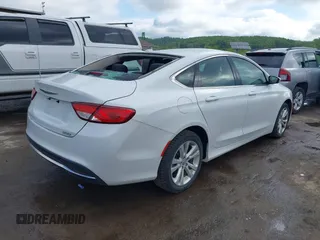 2015 Chrysler 200 Limited z VIN 1C3CCCAB7FN555436, wystawiony jako IAAI lot #42193998 z przebiegiem 126 448 mil mil oraz . Historia ofert i sprzedaży dostępna na DreamBid. Obrazek 4.