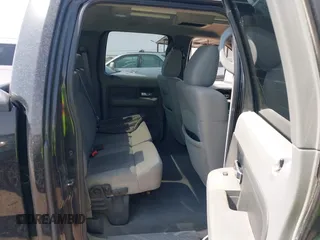 2004 Ford F-150 XLT z VIN 1FTRW12W74KD52239, wystawiony jako IAAI lot #42467229 z przebiegiem 318 471 mil mil oraz . Historia ofert i sprzedaży dostępna na DreamBid. Obrazek 8.