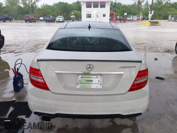 2012 Mercedes-Benz C 250 z VIN WDDGJ4HB9CF750304, wystawiony jako IAAI lot #42232200 z przebiegiem 191 463 mil mil oraz . Historia ofert i sprzedaży dostępna na DreamBid. Obrazek 16.
