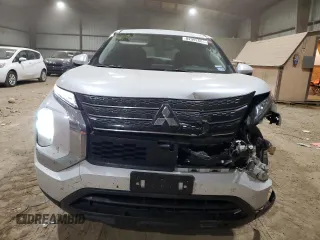 2023 Mitsubishi Outlander ES z VIN JA4J3TA82PZ009848, wystawiony jako Copart lot #82392604 z przebiegiem 52 123 mil mil oraz Szkoda całkowita • Salvage title. Historia ofert i sprzedaży dostępna na DreamBid. Obrazek 5.