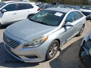 2015 Hyundai Sonata SE z VIN 5NPE24AFXFH167360, wystawiony jako IAAI lot #41959945 z przebiegiem 182 524 mil mil oraz . Historia ofert i sprzedaży dostępna na DreamBid. Obrazek 6.