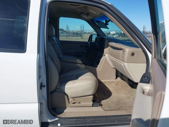 2003 Chevrolet Tahoe Z71 with VIN 1GNEK13T73R225437, listed as a IAAI auction lot 41679198 with 199,048 mi miles. Bid and sale history available at carsss.com. Image 5.