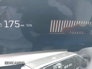 2024 Cadillac LYRIQ Luxury z VIN 1GYKPRRK6RZ104038, wystawiony jako IAAI lot #41521504 z przebiegiem Nie podano mil oraz . Historia ofert i sprzedaży dostępna na DreamBid. Obrazek 19.