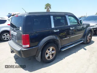 2007 Dodge Nitro SLT z VIN 1D8GT58K27W578490, wystawiony jako IAAI lot #42335125 z przebiegiem 125 826 mil mil oraz . Historia ofert i sprzedaży dostępna na DreamBid. Obrazek 4.