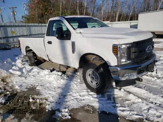 2019 Ford Super Duty F-250 SRW XL with VIN 1FTBF2B63KEF97154, listed as a Copart auction lot 87145074 with 87,303 mi miles and Salvage Title. Bid and sale history available at carsss.com. Image 4.