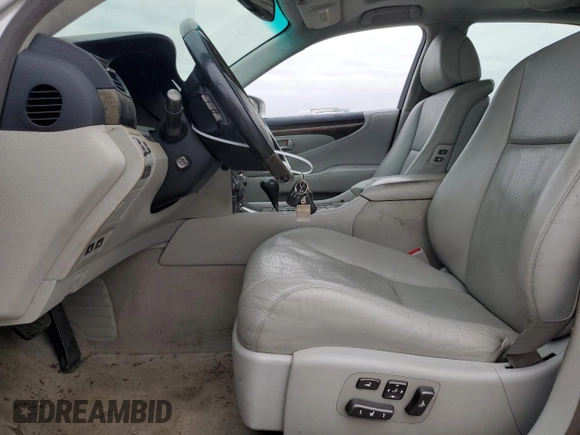 2007 Lexus LS 460 L z VIN JTHGL46F775001036, wystawiony jako Copart lot #53538495 z przebiegiem 133 138 mil mil oraz Szkody całkowita. Historia ofert i sprzedaży dostępna na DreamBid. Obrazek 7.