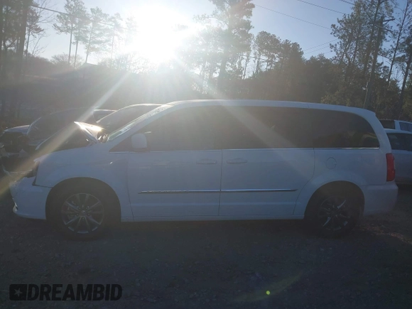 2015 Chrysler Town & Country S with VIN 2C4RC1HG7FR742447, listed as a IAAI auction lot 41814403 with 171,766 mi miles. Bid and sale history available at carsss.com. Image 14.