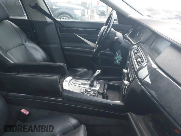 2009 BMW 7 Series 750Li с VIN WBAKB83509CY61759, выставлен на аукционе IAAI как лот 41121376 с пробегом Не указан миль и . История ставок и продаж доступна на DreamBid. Изображение 5.