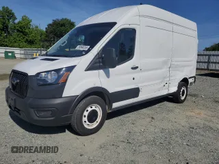 2021 Ford Transit Cargo z VIN 1FTBR1X85MKA45784, wystawiony jako Copart lot #58608665 z przebiegiem 65 342 mil mil oraz Szkody całkowita. Historia ofert i sprzedaży dostępna na DreamBid. Obrazek 1.