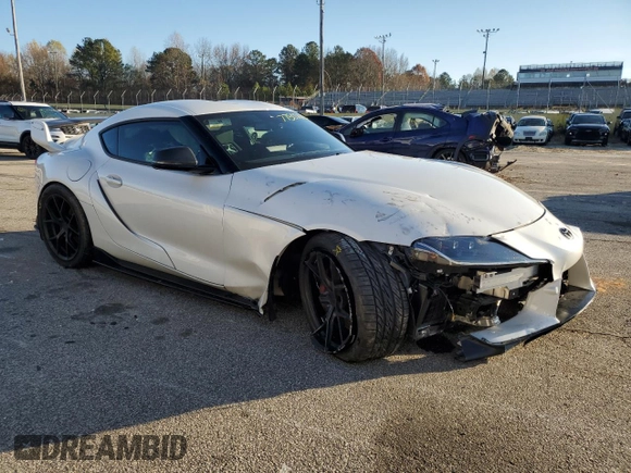 2021 Toyota Supra 3.0 z VIN WZ1DB0C08MW045912, wystawiony jako Copart lot #49248065 z przebiegiem Nie podano mil oraz Nie do naprawy • Non repairable. Historia ofert i sprzedaży dostępna na DreamBid. Obrazek 4.