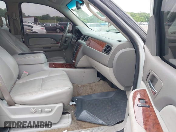 2007 Chevrolet Tahoe LTZ with VIN 1GNFK13007J149042, listed as a IAAI auction lot 42593189 with 216,791 mi miles and . Bid and sale history available at DreamBid. Image 5.