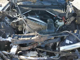 2017 BMW X5 xDrive35i z VIN 5UXKR0C35H0V73944, wystawiony jako Copart lot #43057465 z przebiegiem 90 571 mil mil oraz Szkoda całkowita • Salvage title. Historia ofert i sprzedaży dostępna na DreamBid. Obrazek 11.