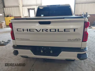 2019 Chevrolet Silverado 1500 High Country with VIN 1GCUYHEL3KZ158830, listed as a IAAI auction lot 41646878 with 105,524 mi miles. Bid and sale history available at carsss.com. Image 16.