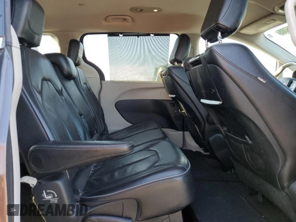 2017 Chrysler Pacifica Limited z VIN 2C4RC1GG7HR851155, wystawiony jako Copart lot #52195685 z przebiegiem 83 060 mil mil oraz Szkoda całkowita • Salvage title. Historia ofert i sprzedaży dostępna na DreamBid. Obrazek 11.