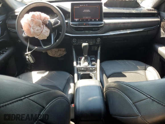 2024 Jeep Compass Trailhawk z VIN 3C4NJDDN8RT145058, wystawiony jako Copart lot #64108975 z przebiegiem 28 737 mil mil oraz Czysty tytuł • Clean title. Historia ofert i sprzedaży dostępna na DreamBid. Obrazek 8.