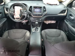 2016 Jeep Cherokee Altitude z VIN 1C4PJLCB5GW342237, wystawiony jako Copart lot #55676175 z przebiegiem 210 990 mil mil oraz Szkoda całkowita • Salvage title. Historia ofert i sprzedaży dostępna na DreamBid. Obrazek 8.