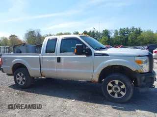 2013 Ford F-250 XL z VIN 1FT7X2B66DEA06885, wystawiony jako IAAI lot #42240723 z przebiegiem 136 062 mil mil oraz . Historia ofert i sprzedaży dostępna na DreamBid. Obrazek 13.