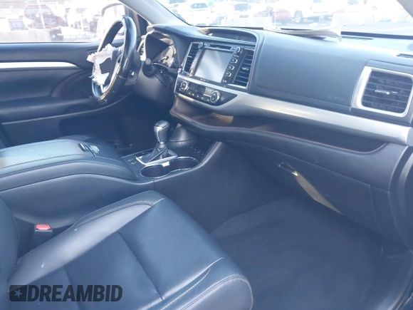 2019 Toyota Highlander SE z VIN 5TDJZRFH9KS598021, wystawiony jako IAAI lot #41764561 z przebiegiem 73 835 mil mil oraz . Historia ofert i sprzedaży dostępna na DreamBid. Obrazek 5.