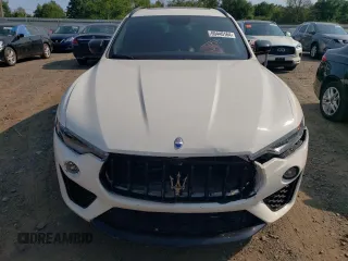 2021 Maserati Levante GT with VIN ZN661XUA9MX372242, listed as a Copart auction lot 69440164 with 33,783 mi miles and Salvage Title. Bid and sale history available at carsss.com. Image 5.