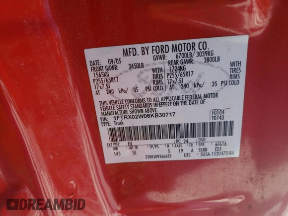 2006 Ford F-150 STX z VIN 1FTRX02W06KB30717, wystawiony jako Copart lot #86604024 z przebiegiem 75 894 mil mil oraz Czysty tytuł • Clean title. Historia ofert i sprzedaży dostępna na DreamBid. Obrazek 12.