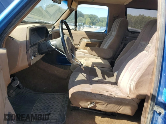 1988 Ford Bronco XL с VIN 1FMEU15N4JLA61223, выставлен на аукционе Copart как лот 74050714 с пробегом 25 825 миль миль и Чистый • Clean title. История ставок и продаж доступна на DreamBid. Изображение 7.