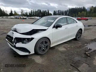 2024 Mercedes-Benz CLA 250 z VIN W1K5J4HB8RN479208, wystawiony jako Copart lot #52038915 z przebiegiem 2 695 mil mil oraz Szkoda całkowita • Salvage title. Historia ofert i sprzedaży dostępna na DreamBid. Obrazek 1.