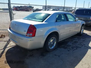 2006 Chrysler 300 Touring with VIN 2C3KA53G86H111027, listed as a IAAI auction lot 41870312 with 59,870 mi miles. Bid and sale history available at carsss.com. Image 4.
