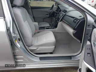 2017 Toyota Camry XLE z VIN 4T1BF1FK4HU667692, wystawiony jako IAAI lot #41789133 z przebiegiem 190 699 mil mil oraz . Historia ofert i sprzedaży dostępna na DreamBid. Obrazek 5.