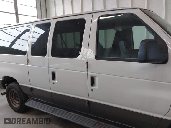 2014 Ford Econoline Passenger XL z VIN 1FBNE3BL9EDB01008, wystawiony jako IAAI lot #42231120 z przebiegiem 255 170 mil mil oraz . Historia ofert i sprzedaży dostępna na DreamBid. Obrazek 13.