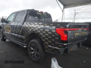 2022 Ford F-150 Lightning Pro z VIN 1FTVW1EL8NWG14070, wystawiony jako IAAI lot #41776980 z przebiegiem 14 812 mil mil oraz . Historia ofert i sprzedaży dostępna na DreamBid. Obrazek 3.