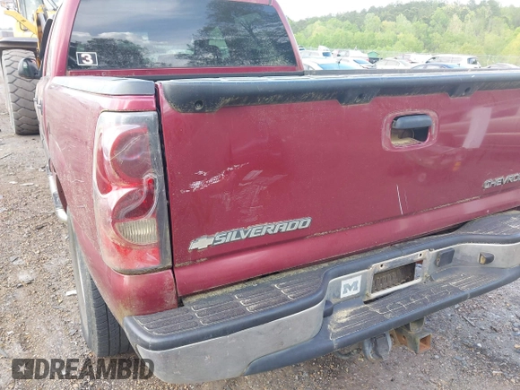 2005 Chevrolet Silverado 1500 LS z VIN 2GCEC13T651394768, wystawiony jako IAAI lot #41941443 z przebiegiem 371 563 mil mil oraz . Historia ofert i sprzedaży dostępna na DreamBid. Obrazek 15.
