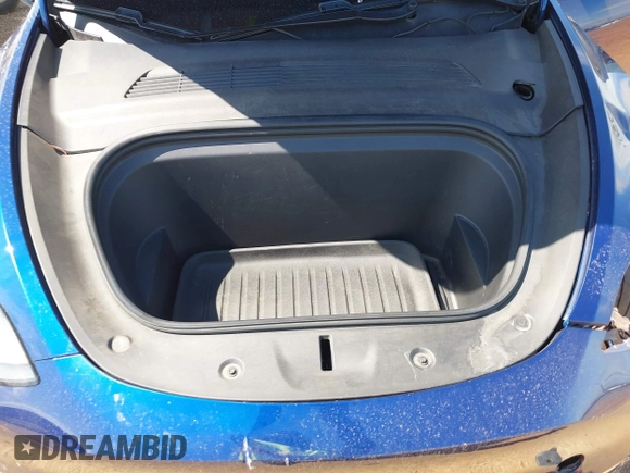 2020 Tesla Model Y Long Range with VIN 5YJYGDEF4LF000494, listed as a IAAI auction lot 41894856 with 118,638 mi miles and . Bid and sale history available at DreamBid. Image 10.