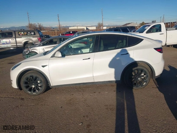 2022 Tesla Model Y Long Range with VIN 7SAYGDEE5NF458073, listed as a IAAI auction lot 41120536 with 35,118 mi miles. Bid and sale history available at carsss.com. Image 14.