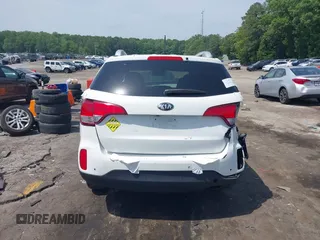 2014 Kia Sorento LX z VIN 5XYKT3A67EG517690, wystawiony jako IAAI lot #42273150 z przebiegiem 152 070 mil mil oraz . Historia ofert i sprzedaży dostępna na DreamBid. Obrazek 17.
