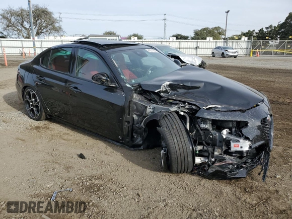 2024 Alfa Romeo Giulia Veloce z VIN ZARFAMBN1R7683506, wystawiony jako Copart lot #84331444 z przebiegiem Nie podano mil oraz Szkoda całkowita • Salvage title. Historia ofert i sprzedaży dostępna na DreamBid. Obrazek 4.